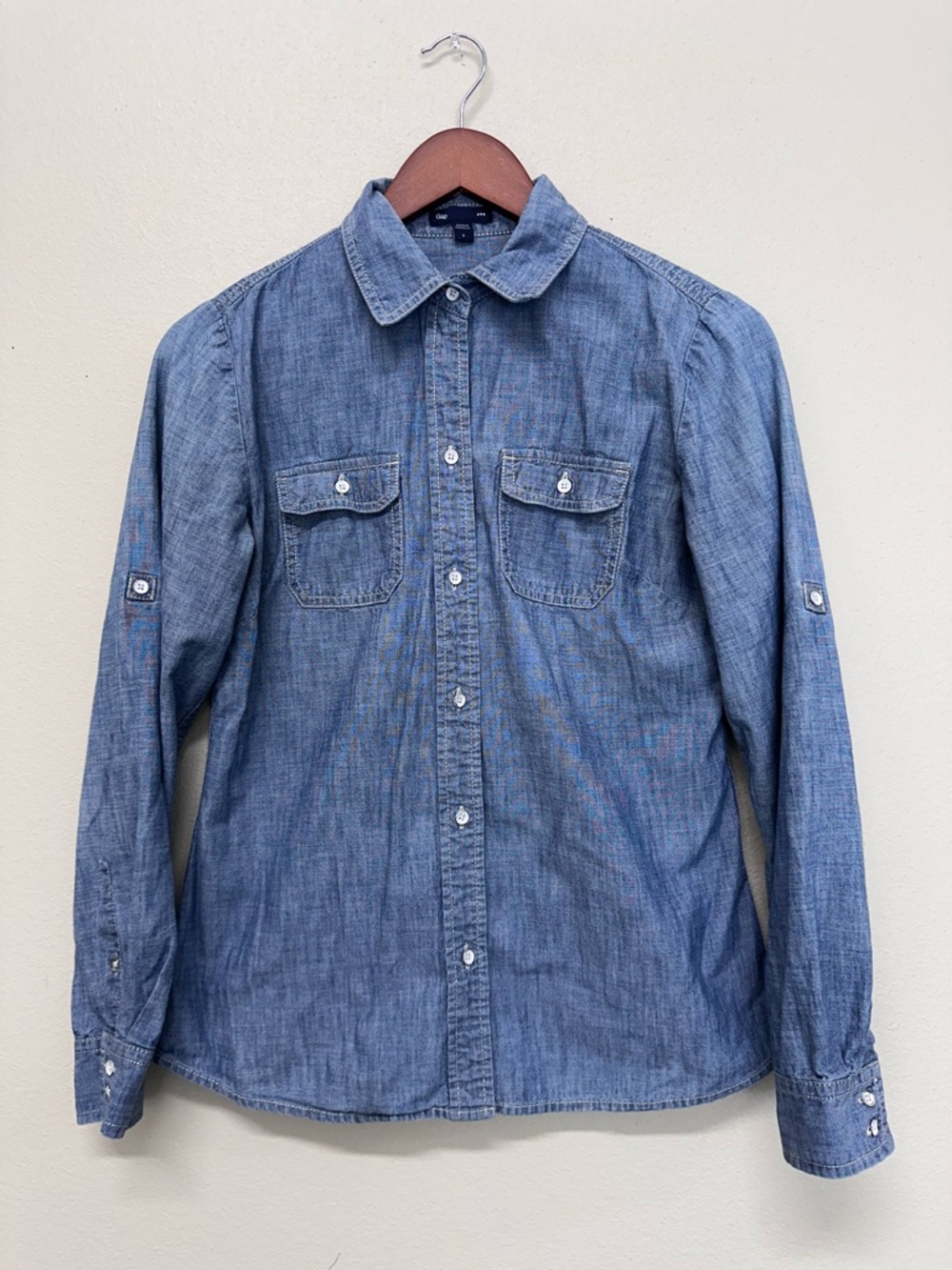 Ladies Gap classic button up shirt